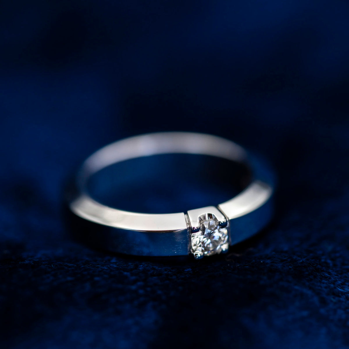Sigma ring i 14 karat hvitt gull med diamant 0,20 ct, bilde 3 av 3