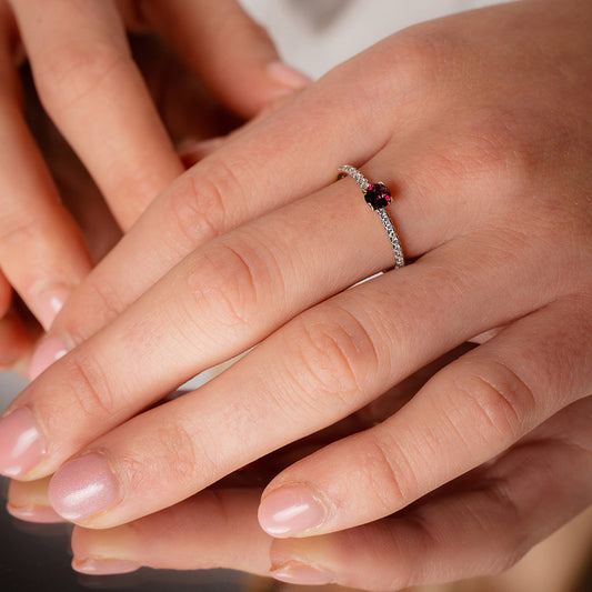 Ring i 14 karat gult gull med diamanter 0,10 ct og rhodolitt, bilde 2 av 3