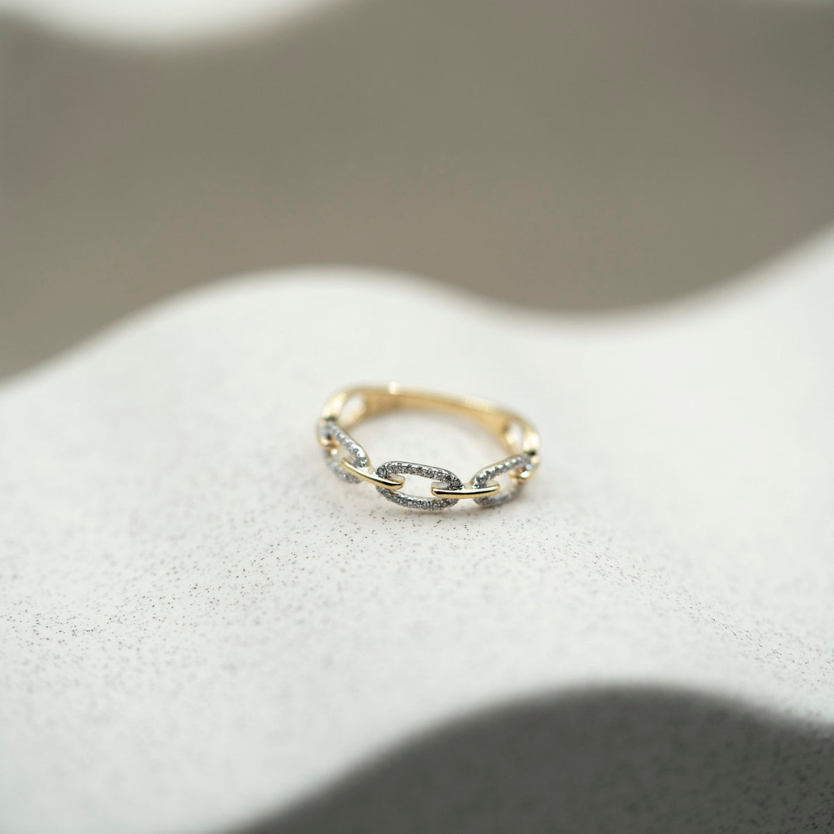 Ring i gult gull med diamant 0,20 ct, 2,3 mm bred, bilde 4 av 4