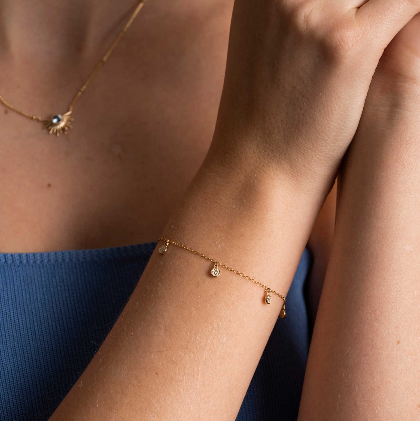 MELLOW ARMBÅND I SØLV MED CHARMS 240225