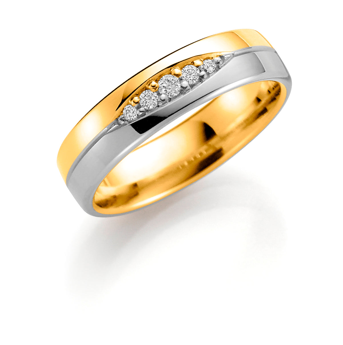 Ring i tofarget 585 gull med diamant, høyde 1,6 mm