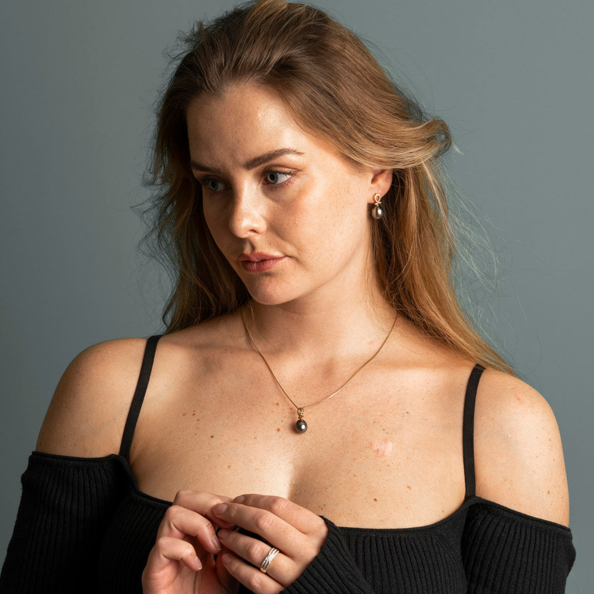 Tahiti øredobber i gult gull med perle og diamant 0,08 ct