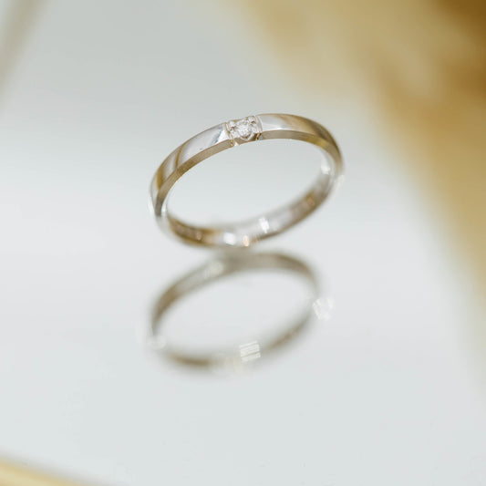 Beta ring i 14 karat hvitt gull med diamant 0,03 ct, bilde 2 av 3