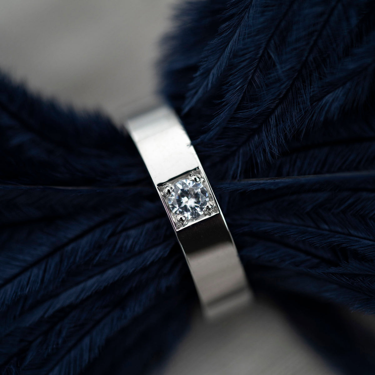 Delta alliansering til dame i 585 hvitt gull med diamant 0,07 ct TW/SI, 3,5 mm, str. 48-62
