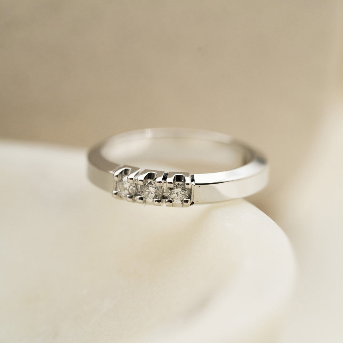 Sigma ring i 14 karat hvitt gull med diamant 0,21 ct, bilde 3 av 3