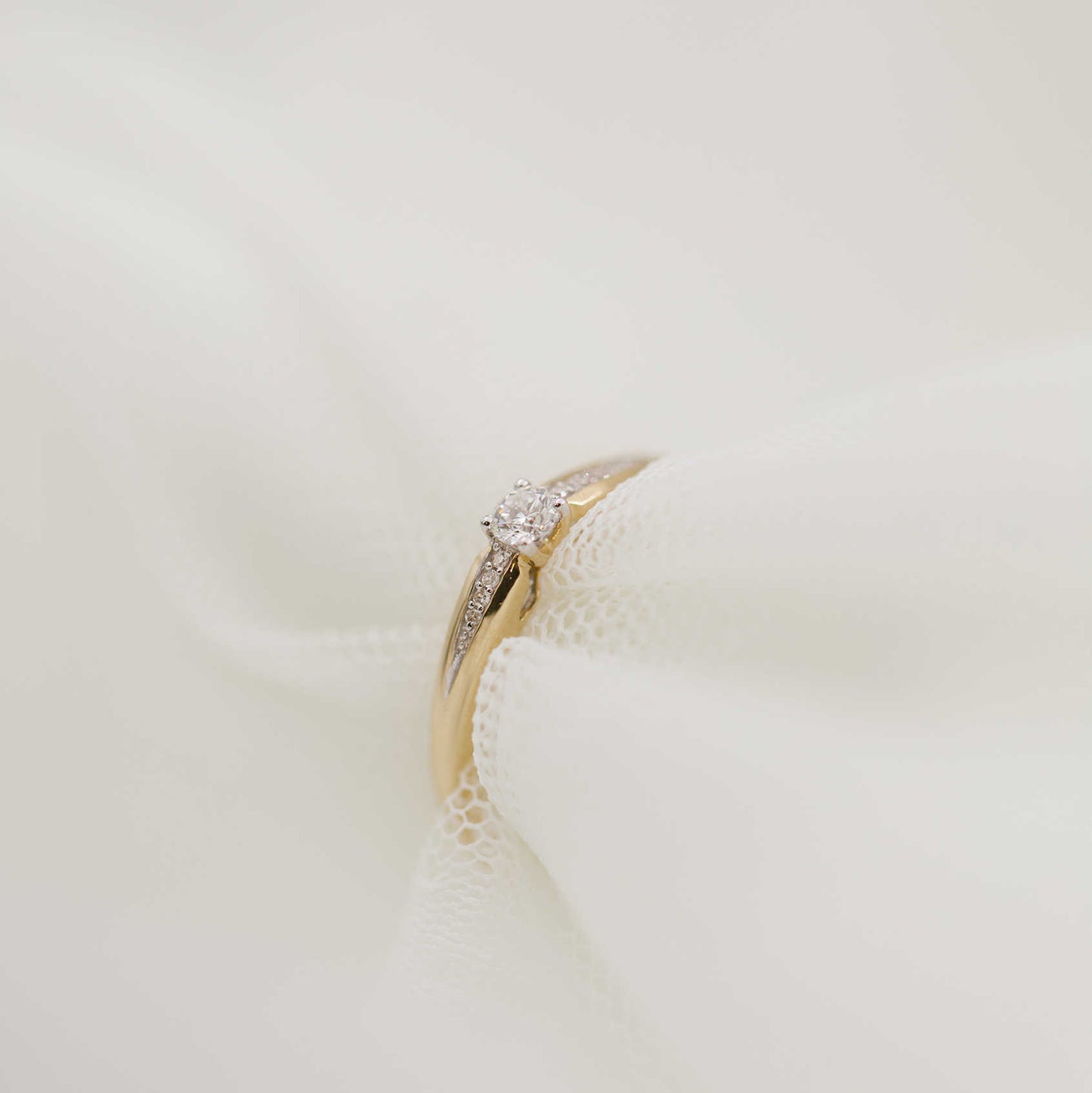 RING I GULL MED DIAMANTER 0,13 CT WP 59232