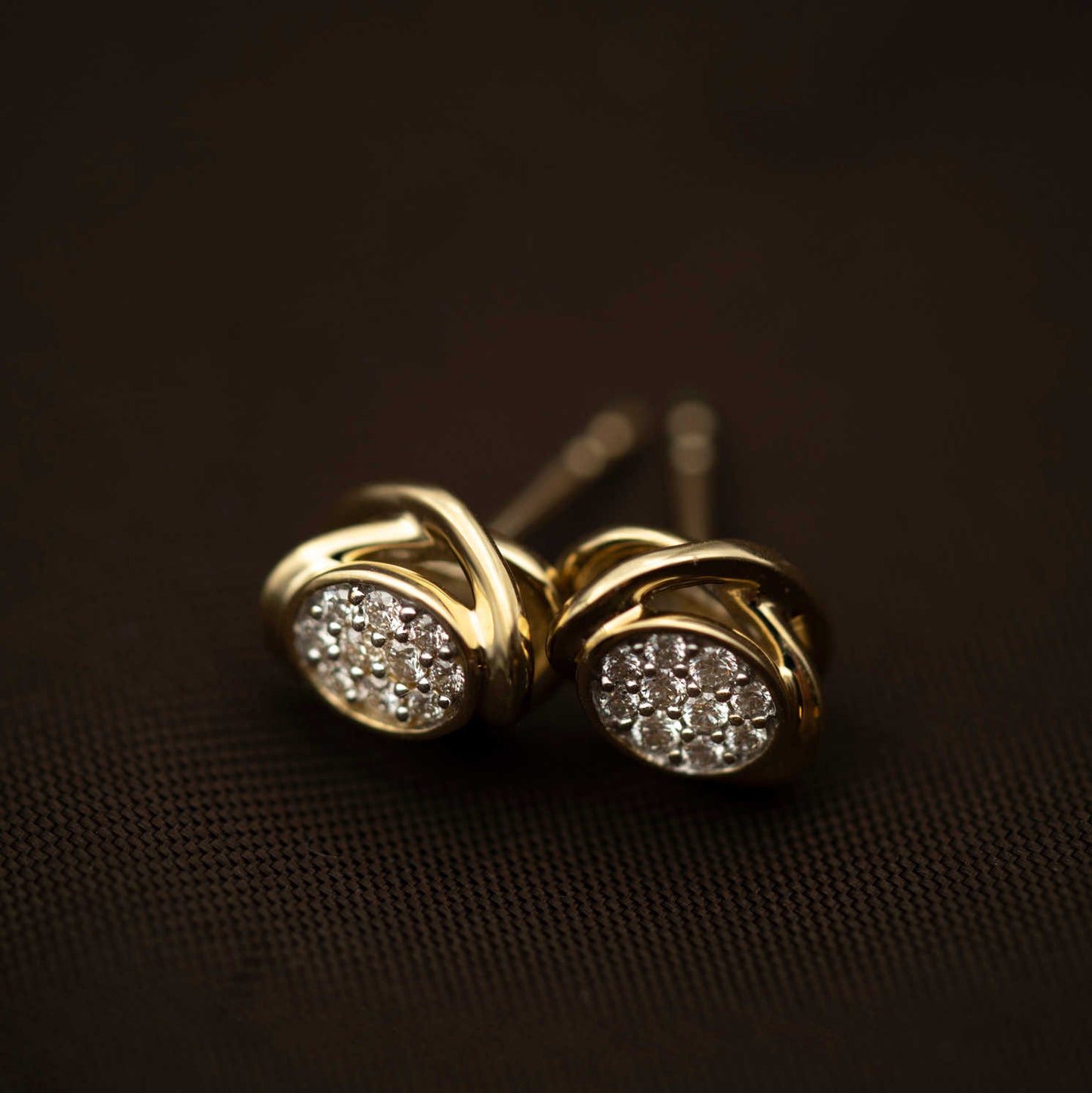ØREDOBBER I GULL MED DIAMANTER 0,15 CT W 59396
