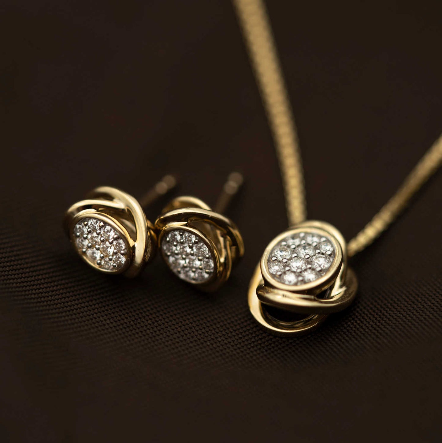 ØREDOBBER I GULL MED DIAMANTER 0,15 CT W 59396