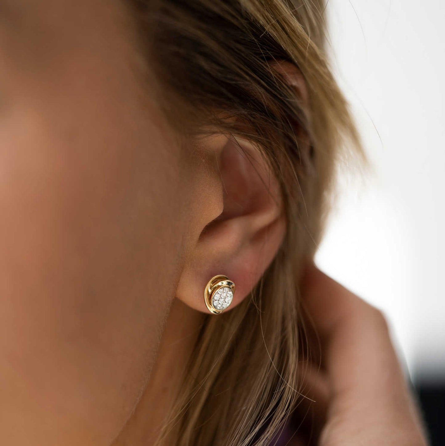 ØREDOBBER I GULL MED DIAMANTER 0,15 CT W 59396