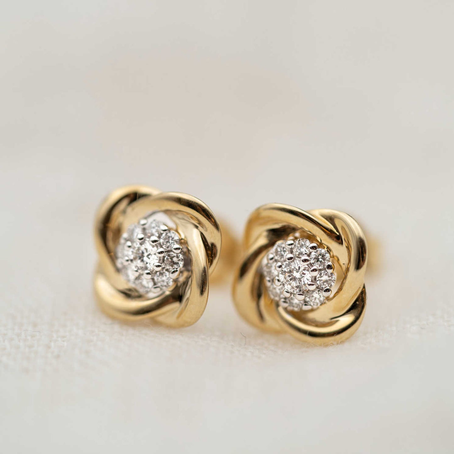 ØREDOBBER I GULL MED DIAMANTER 0,25 CT 59398