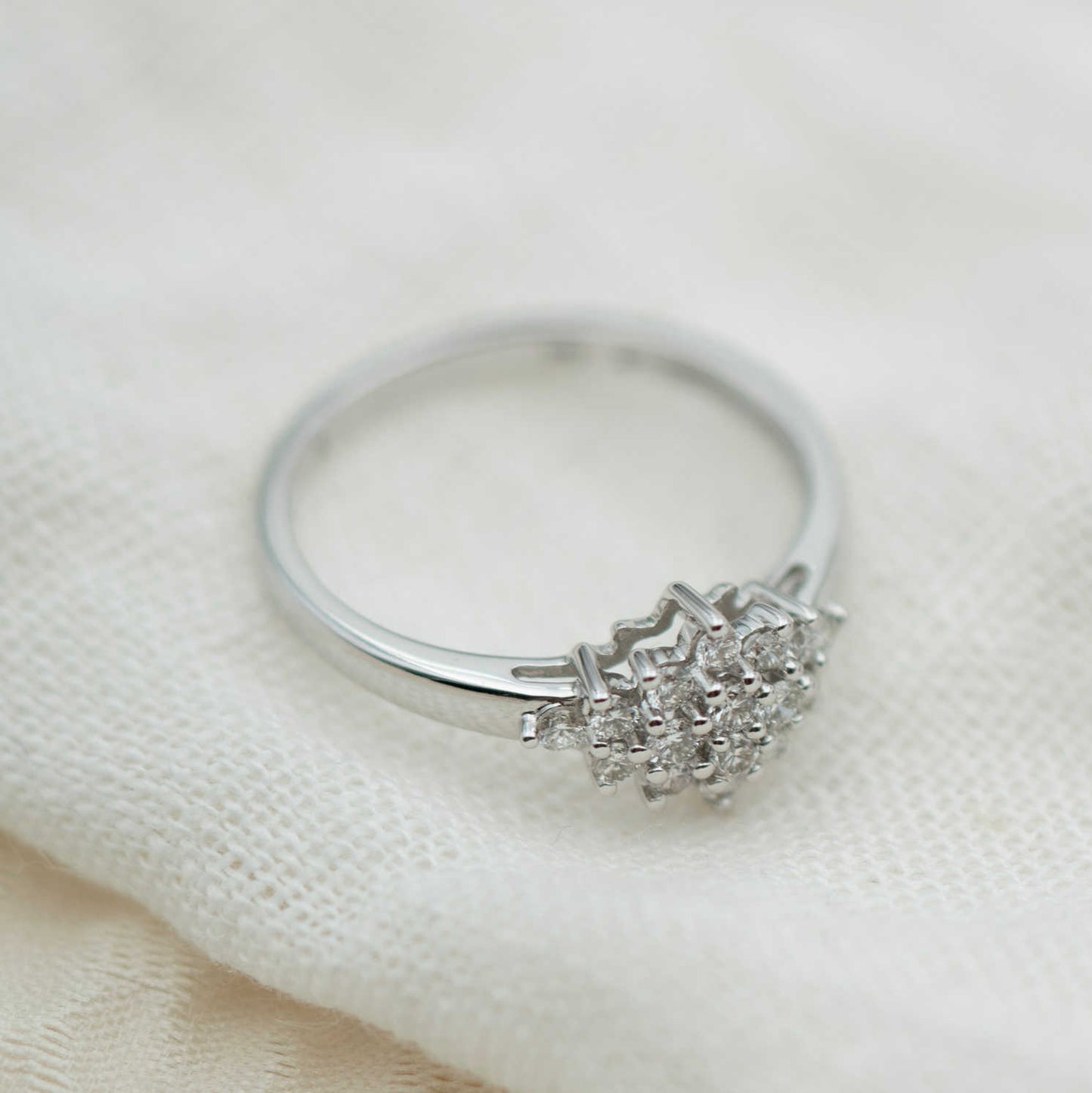 RING I GULL MED DIAMANTER 0,33 CT WP 59431