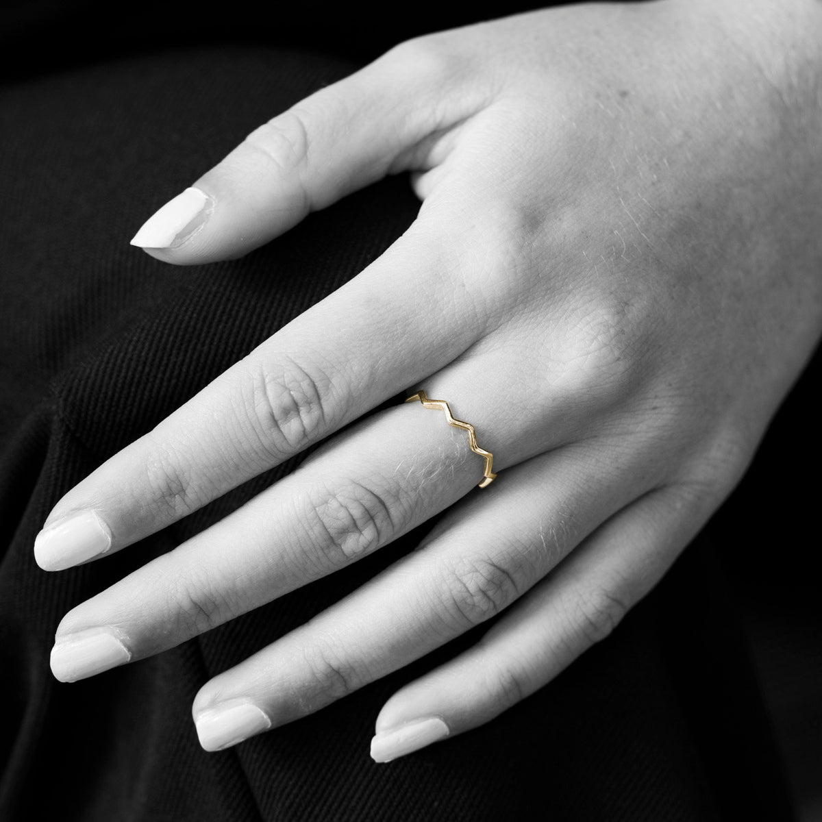 Studio Peak ring i forgylt sølv, justerbar, 1,5 mm, bilde 3 av 3
