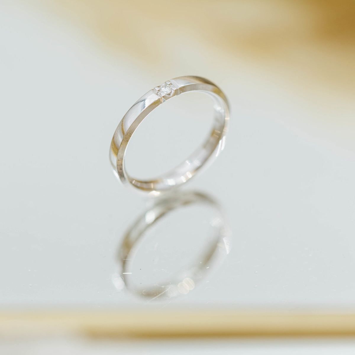 Beta ring i 14 karat hvitt gull med diamant 0,03 ct, bilde 3 av 3