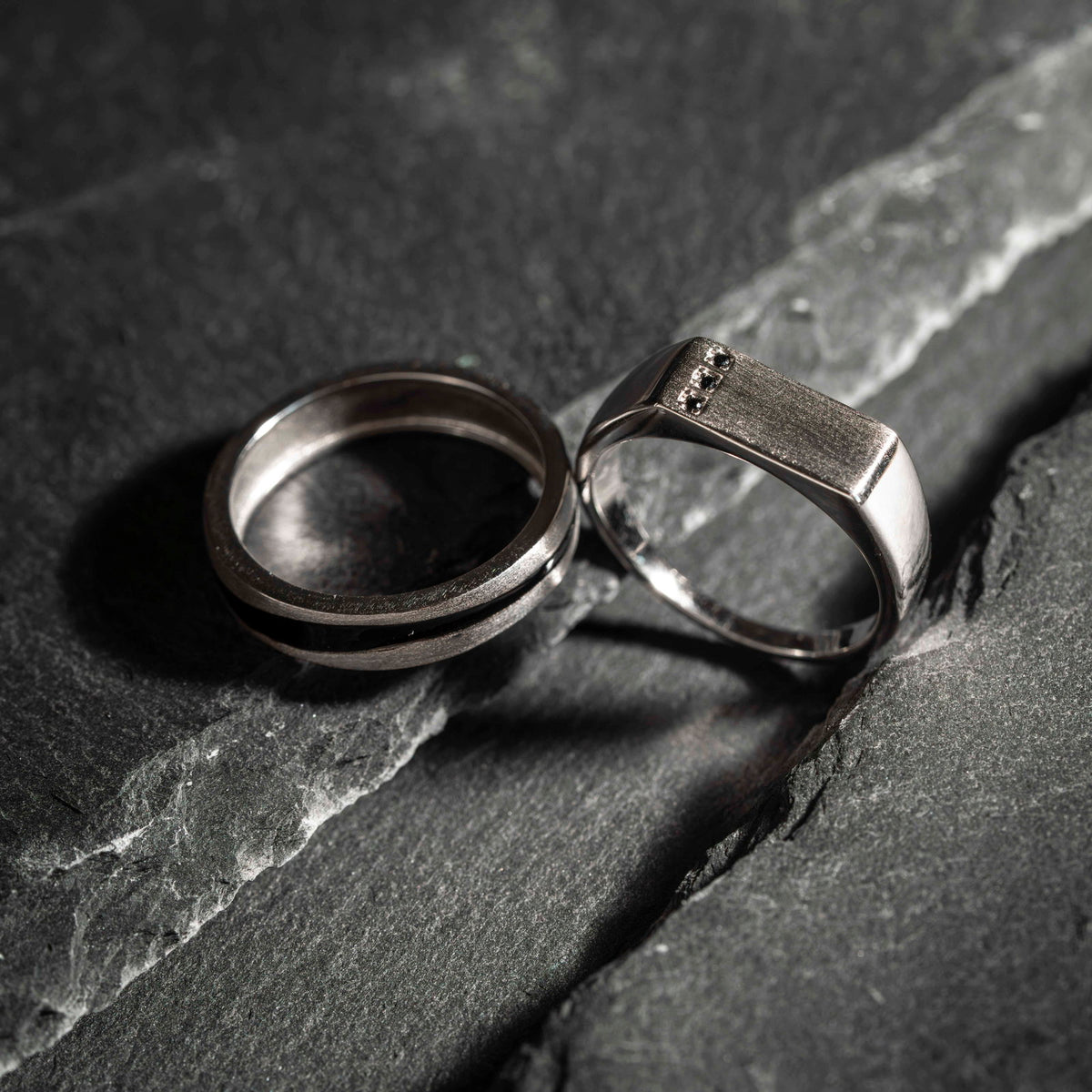 Ring i 925 sølv med sort zirkonia, bredde 2 mm, bilde 8 av 8