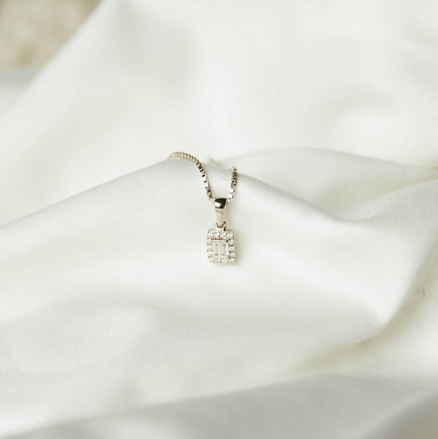 ANHENG I GULL MED DIAMANT 0,15 CT WSI 16150012 - Bjerveur.noANHENG I GULL MED DIAMANT 0,15 CT WSI 16150012