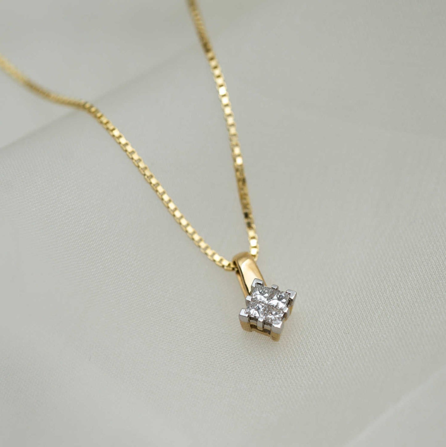 ANHENG I GULL MED DIAMANTER 0,20 CT WP 59611 - Bjerveur.noANHENG I GULL MED DIAMANTER 0,20 CT WP 59611