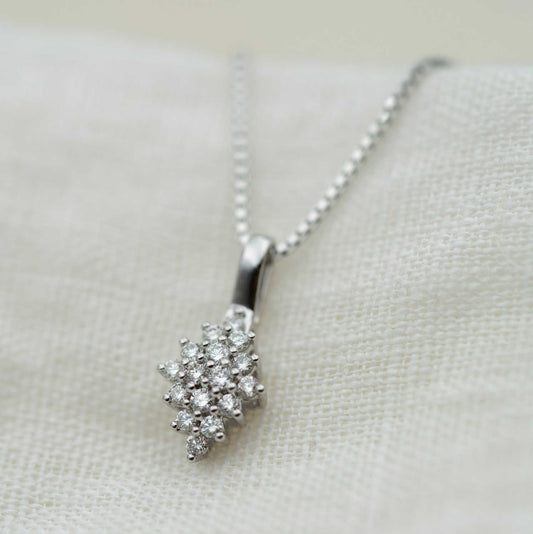 ANHENG I GULL MED DIAMANTER 0,33 CT WP 59429 - Bjerveur.noANHENG I GULL MED DIAMANTER 0,33 CT WP 59429