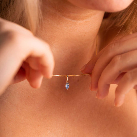 Anheng i gull med lys blå zirkonia 59791 - Bjerveur.noAnheng i gull med lys blå zirkonia 59791