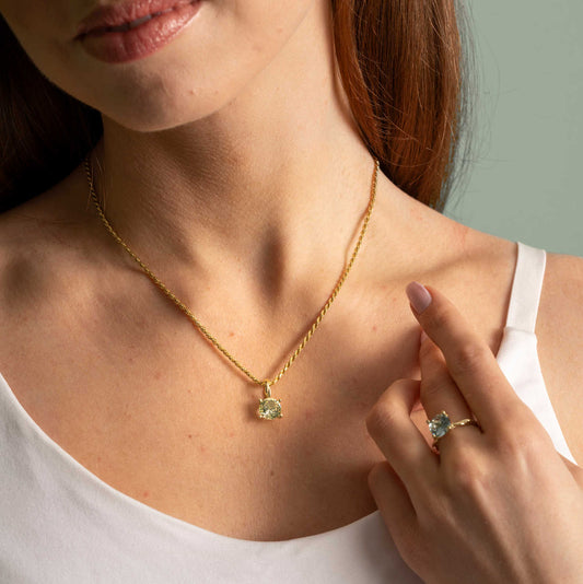 ANHENG I GULL MED SYNTETISK KRYSOLITT 26200012 - 15 - Bjerveur.noANHENG I GULL MED SYNTETISK KRYSOLITT 26200012 - 15