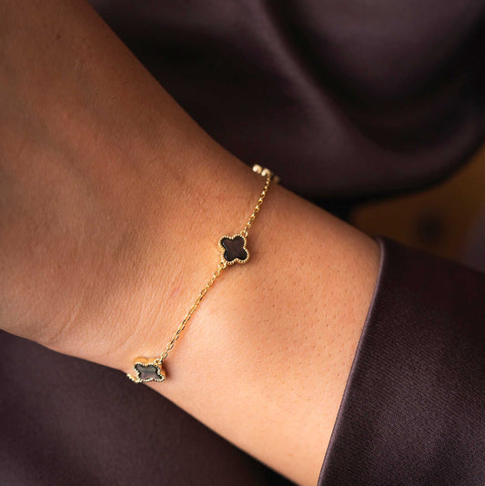 Armbånd i sølv grå perlemor kløver 992039 - Bjerveur.noArmbånd i sølv grå perlemor kløver 992039