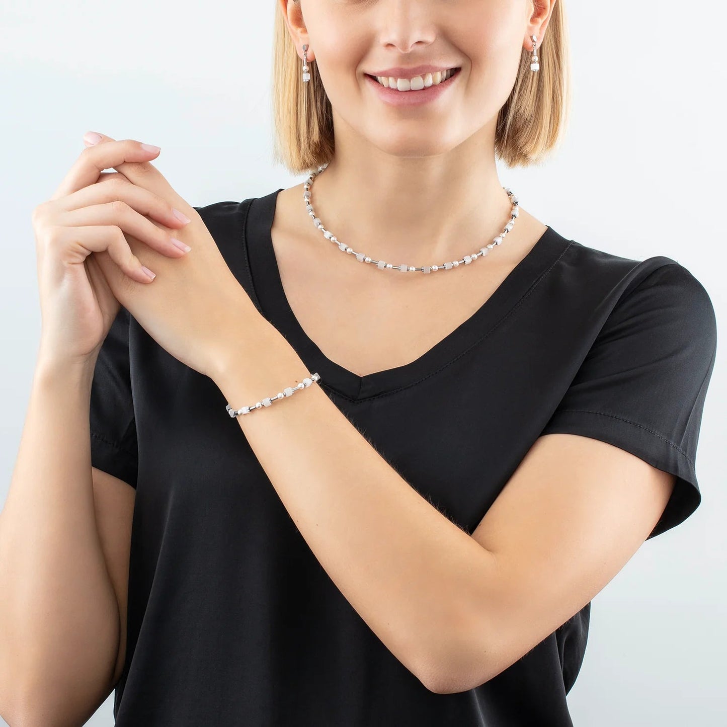 Armbånd Mini Cubes & Pearls Mix sølv - hvit 4356301417 - Bjerveur.noArmbånd Mini Cubes & Pearls Mix sølv - hvit 4356301417