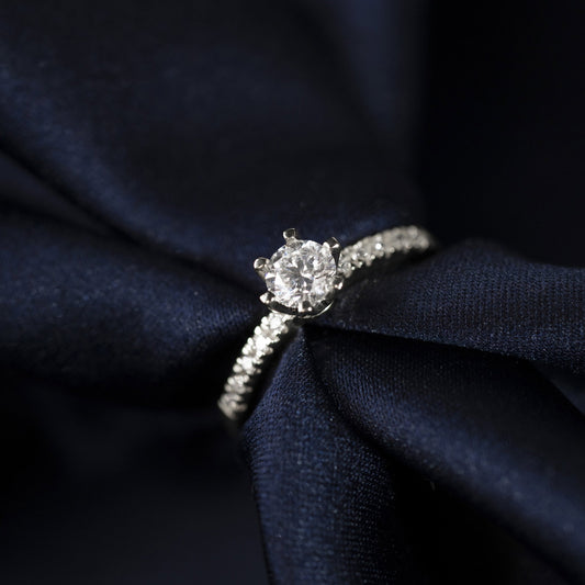Vida ring i 585 hvitt gull med diamant 0,40 ct, bilde 2 av 3