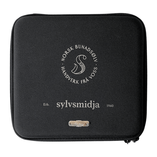 Bunadsølv skrin med gravering, lite skilt 555123 - Bjerveur.noBunadsølv skrin med gravering, lite skilt 555123