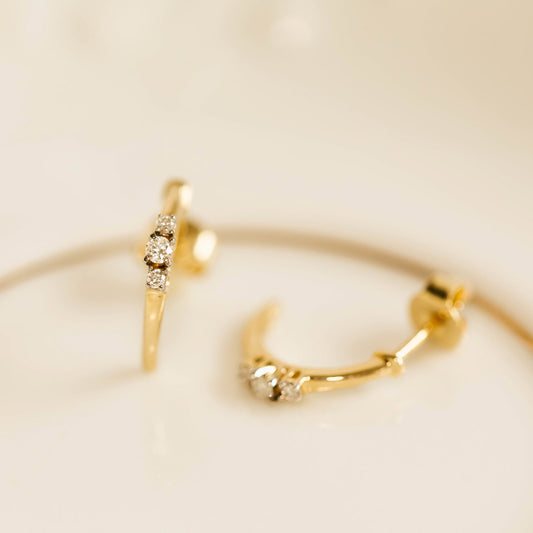 Emma øredobber i 585 gult gull med diamant 0,12 ct, bilde 2 av 2