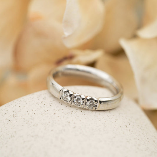 Beta ring i 14 karat hvitt gull med diamant 0,21 ct 3,8 mm, bilde 2 av 3
