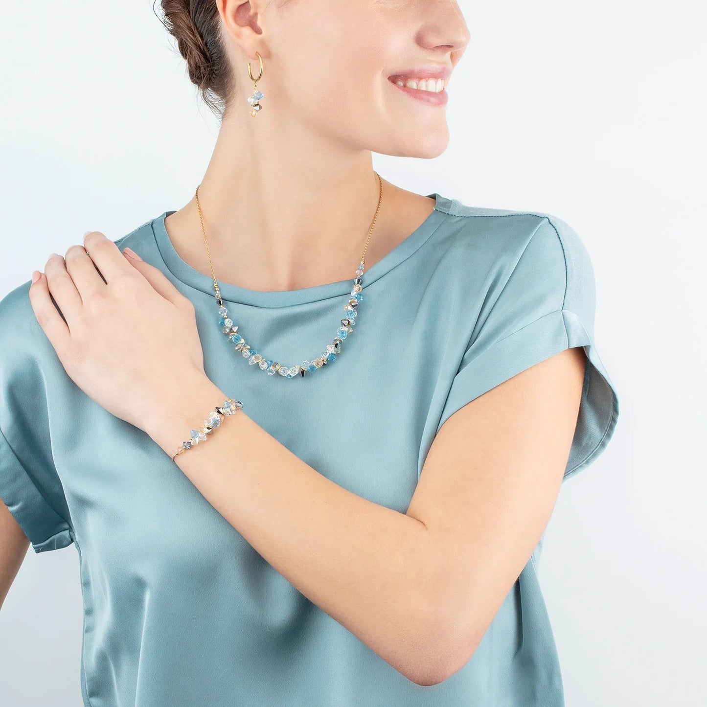 Dancing Crystals armbånd gull aqua 4639302000 - Bjerveur.noDancing Crystals armbånd gull aqua 4639302000