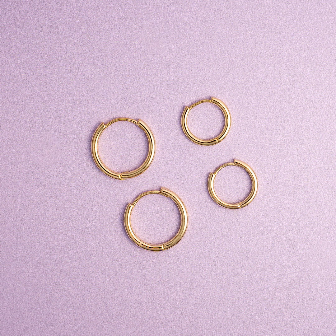 Sandra Lyng øredobber i forgylt sølv, Hooked 15 mm, bilde 4 av 4