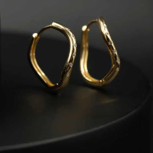 Nora Mørk øreringer i forgylt 925 sølv med zirkonia, 19 mm, lengde 19 mm, bilde 2 av 3