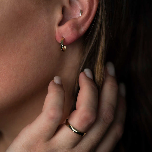 FASETT ØREDOBBER I GULL 24900001 - Bjerveur.noFASETT ØREDOBBER I GULL 24900001