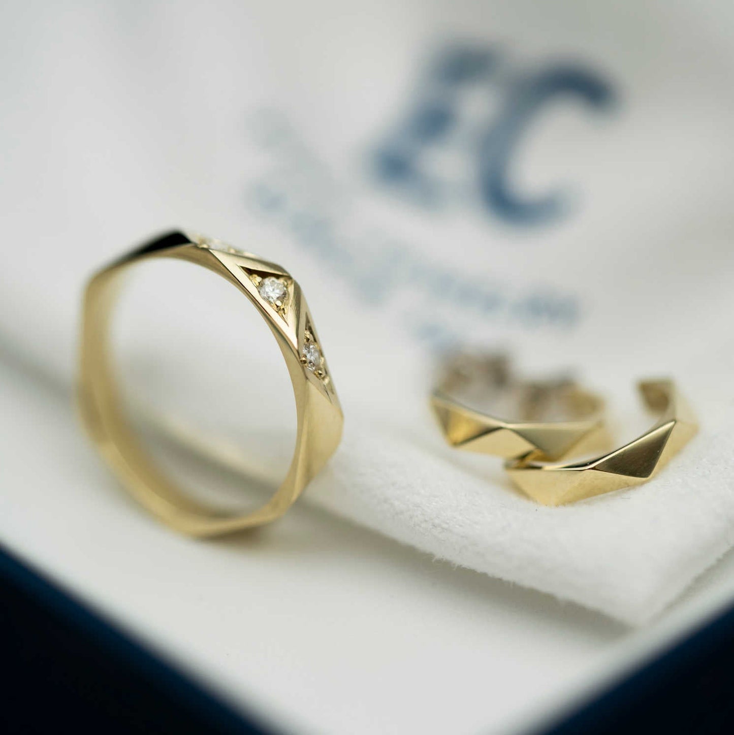 FASETTRING I GULL M/DIA 0,06 CT TWSI 22100001 - 006 - Bjerveur.noFASETTRING I GULL M/DIA 0,06 CT TWSI 22100001 - 006