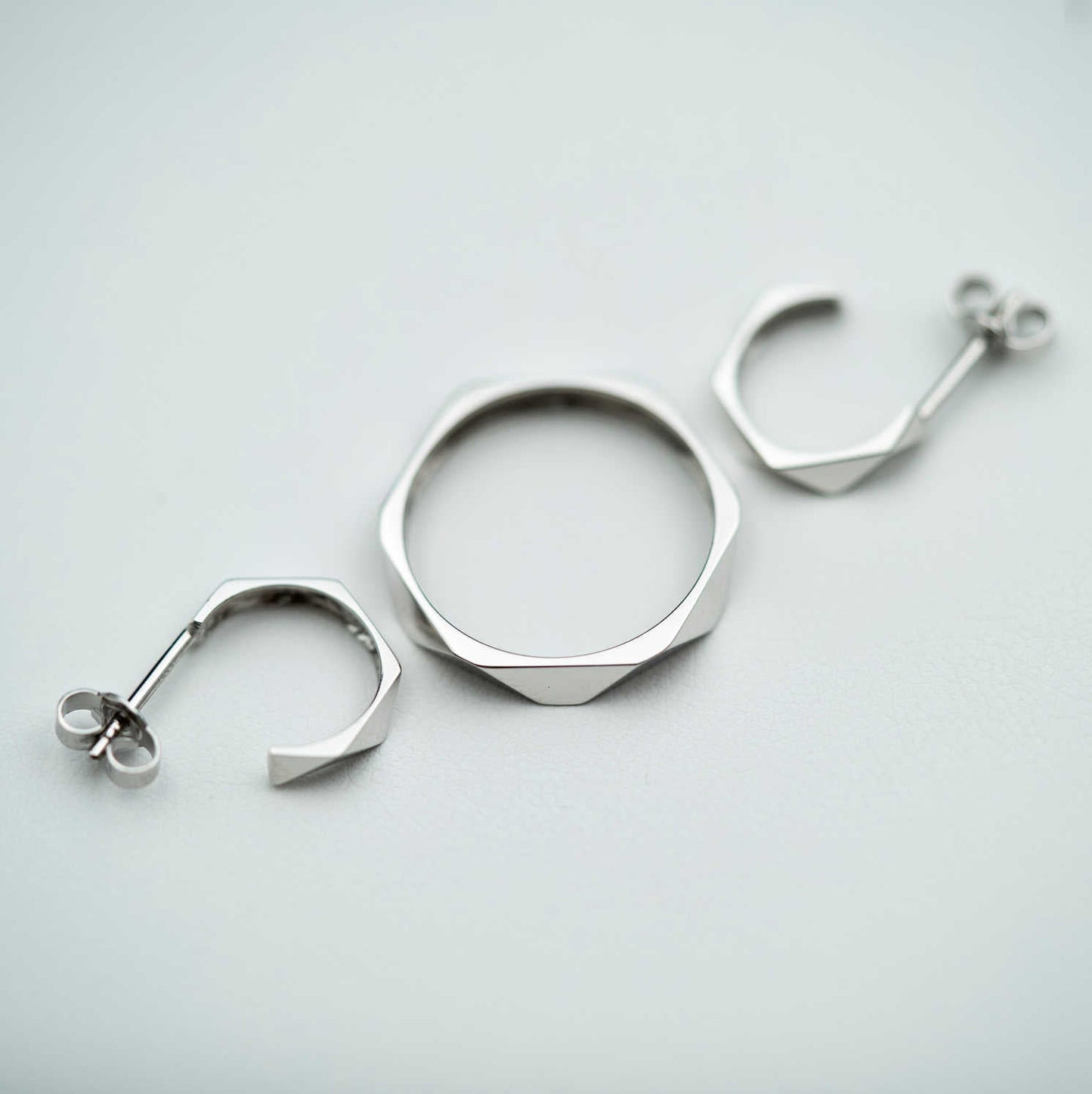 FASETTRING I HVIT GULL 12900001 - Bjerveur.noFASETTRING I HVIT GULL 12900001