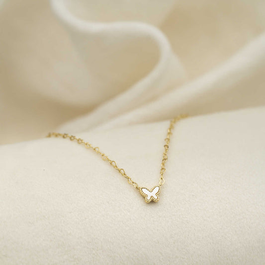 Kjede i sølv med hvit perlemor sommerfug 25499 - Bjerveur.noKjede i sølv med hvit perlemor sommerfug 25499