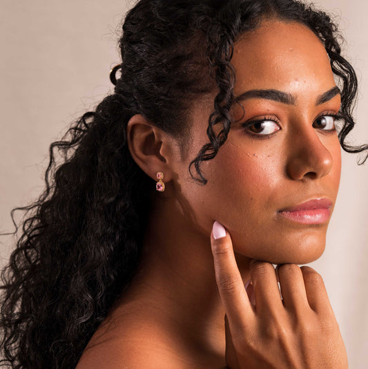 Macy øredobber i sølv med rosa zirkonia 240347 - Bjerveur.noMacy øredobber i sølv med rosa zirkonia 240347