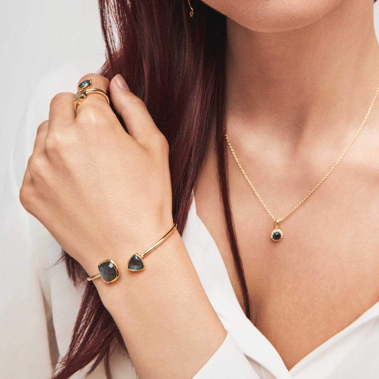 Mirage armring med blå stener 992484 - Bjerveur.noMirage armring med blå stener 992484