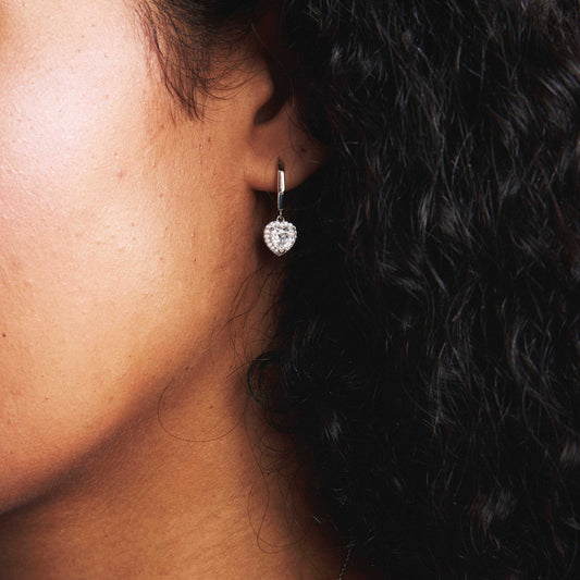 Nea øreringer sølv med blank zirkonia 240413 - Bjerveur.noNea øreringer sølv med blank zirkonia 240413