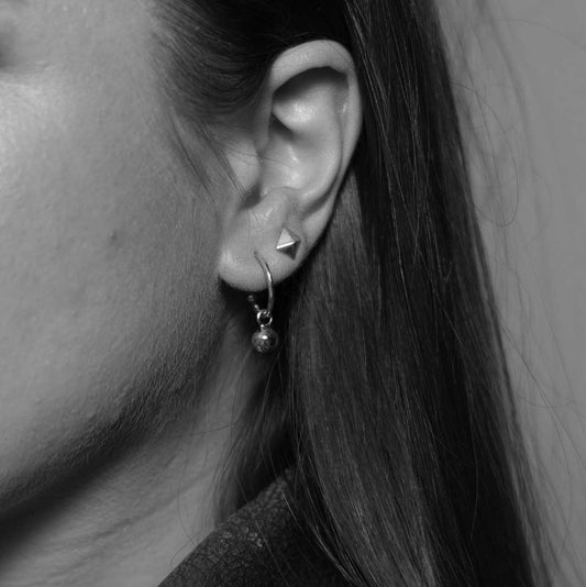 Noir øredobber i sølv med charm 221438 - Bjerveur.noNoir øredobber i sølv med charm 221438