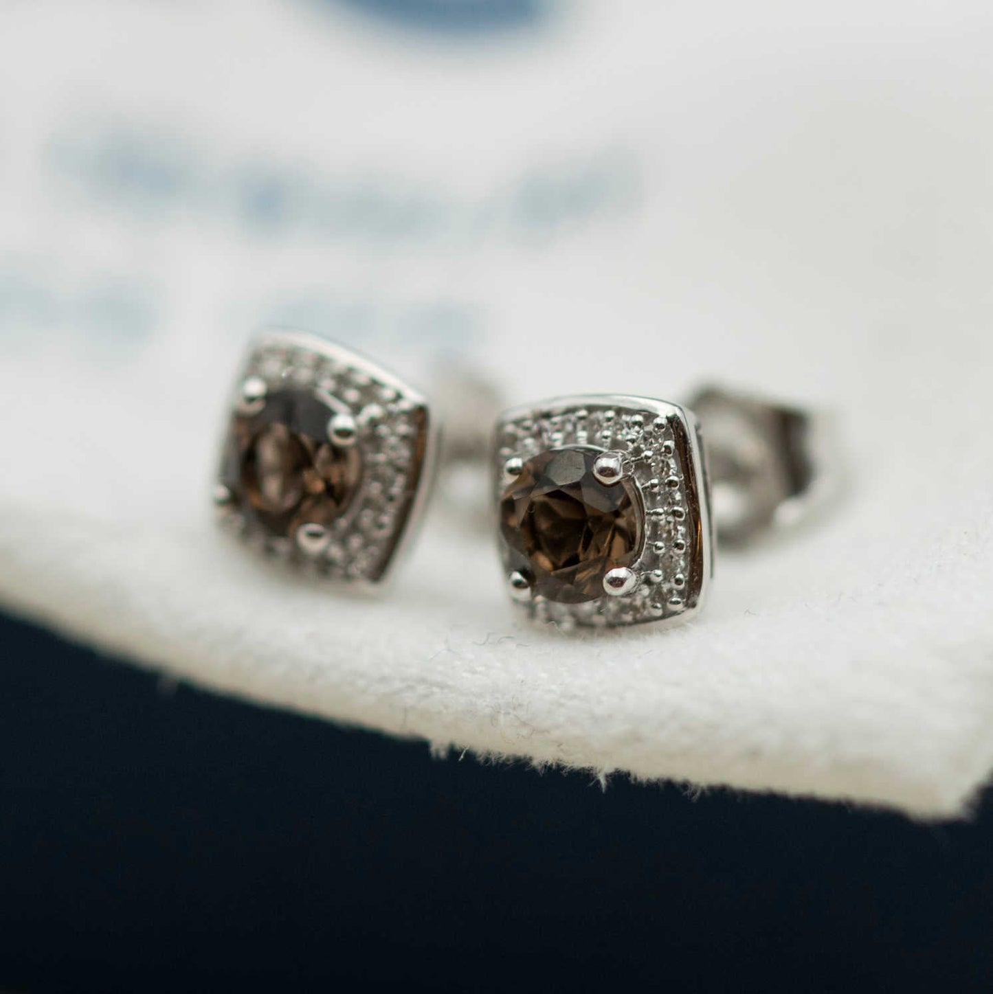 Øredobber i gull med diamant 0,06 ct WSI 14150017 - Bjerveur.noØredobber i gull med diamant 0,06 ct WSI 14150017