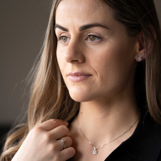 Øredobber i gull med diamant 0,15 ct WSI 14150012 - Bjerveur.noØredobber i gull med diamant 0,15 ct WSI 14150012