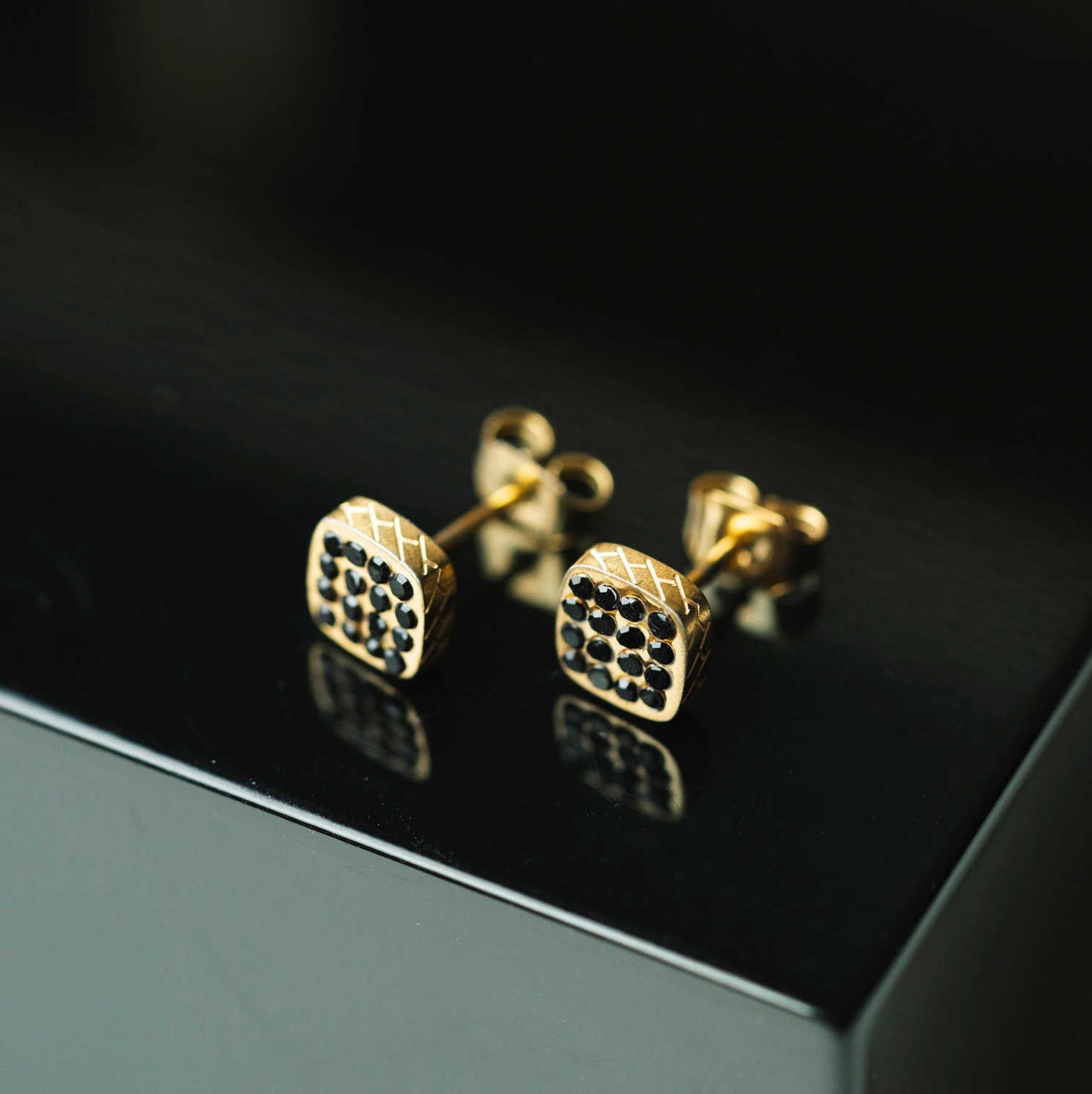 ØREDOBBER I STÅL MED SORT ZIRKONIA 972558 - Bjerveur.noØREDOBBER I STÅL MED SORT ZIRKONIA 972558