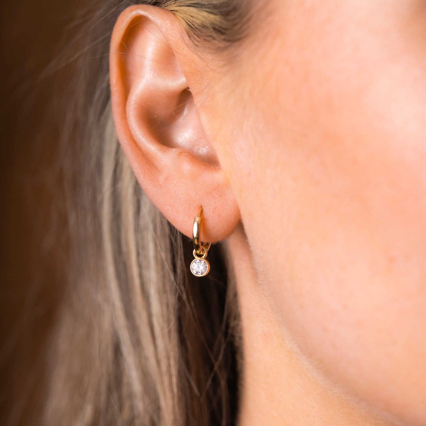 Øreringer i gull med zirkonia 59723 - Bjerveur.noØreringer i gull med zirkonia 59723