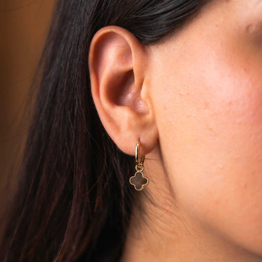 Øreringer i sølv grå perlemor kløver 992029 - Bjerveur.noØreringer i sølv grå perlemor kløver 992029