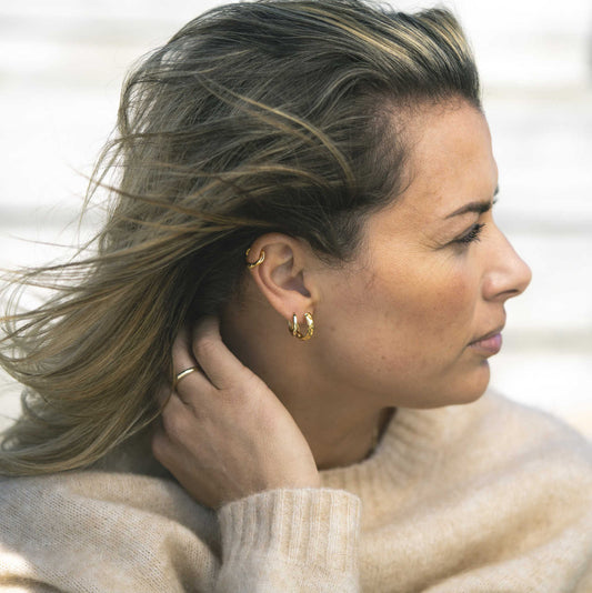 Øreringer i sølv med struktur 710278 - Bjerveur.noØreringer i sølv med struktur 710278