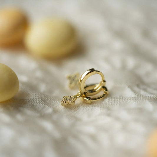 Øreringer i sølv med zirkonia blomst - Bjerveur.noØreringer i sølv med zirkonia blomst