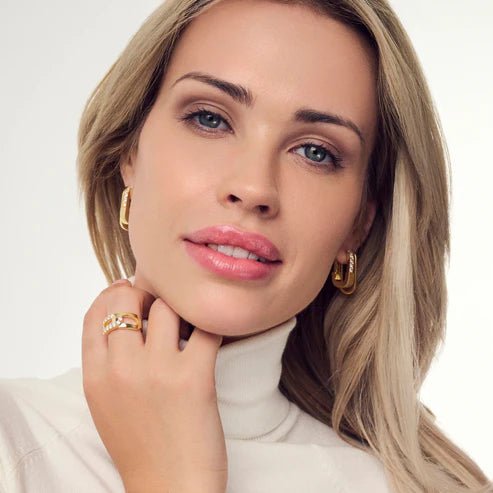 Ring Capizzi Due SKU: SJ - R42238 - CZ - YG - 50 - Bjerveur.noRing Capizzi Due SKU: SJ - R42238 - CZ - YG - 50