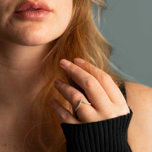 RING I GULL MED DIAMANT 0,26 CT WSI 22100015 - 026 - Bjerveur.noRING I GULL MED DIAMANT 0,26 CT WSI 22100015 - 026