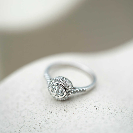 RING I GULL MED DIAMANT 0,33 CT WSI 12150008 - 033 - Bjerveur.noRING I GULL MED DIAMANT 0,33 CT WSI 12150008 - 033